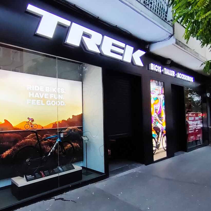 Fachada tienda bicicletas TREK Fachada tienda bicicletas TREK