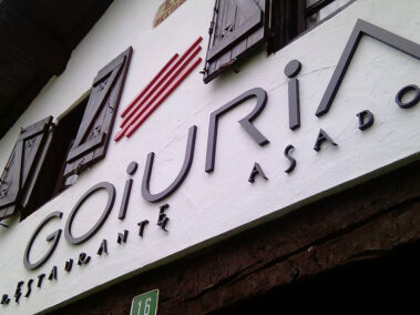 Letras corpóreas ASADOR GOIURIA