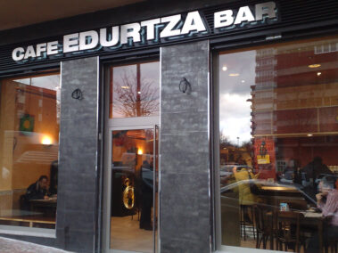 Letras corpóreas CAFE EDURTZA